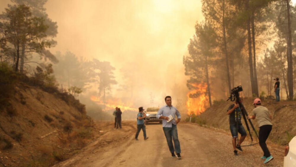 Cinci elicoptere din Moldova participă la localizarea incendiilor din Turcia